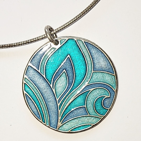 WIRE CHOKER WITH REVERSIBLE ENAMEL PENDANT in SHADES OF BLUES & BROWNS - Picture 4 of 9